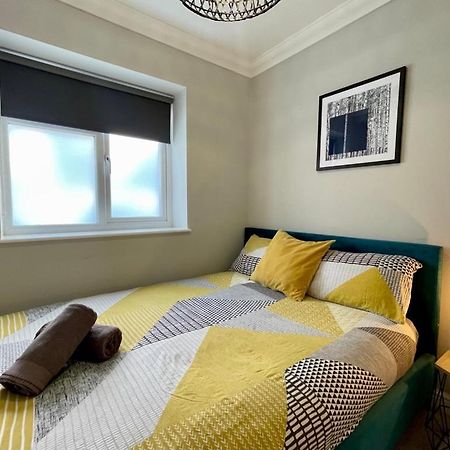 Stylish Modern Two Bedroom Apartment With Garden Cardiff Exterior photo