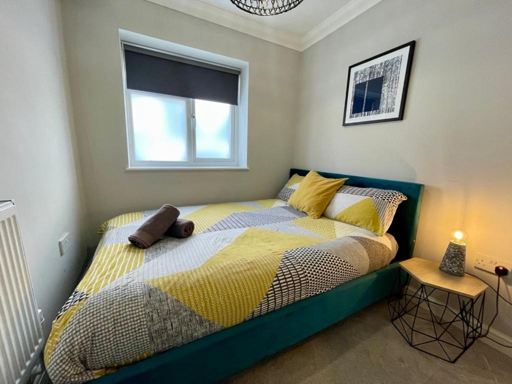 Stylish Modern Two Bedroom Apartment With Garden Cardiff Exterior photo